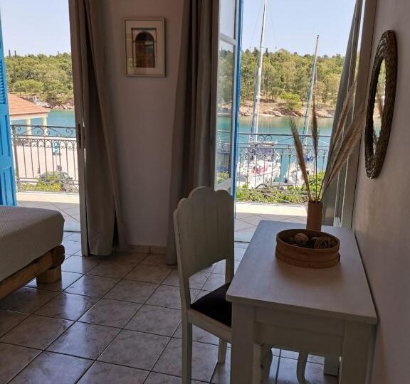 Seamore Pension στο Γαλαξίδι-Διαμονή με άνεση και θέα στη Φωκίδα