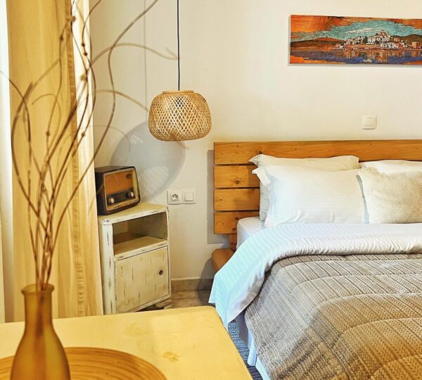 Seamore Pension στο Γαλαξίδι-Διαμονή με άνεση και θέα στη Φωκίδα