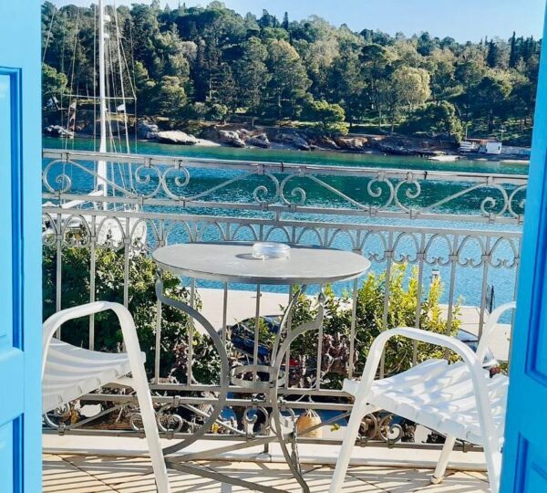 Seamore Pension στο Γαλαξίδι-Διαμονή με άνεση και θέα στη Φωκίδα