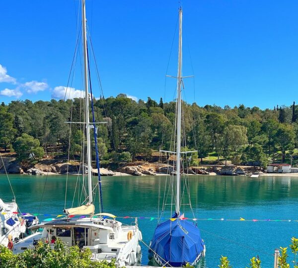 Seamore Pension στο Γαλαξίδι-Διαμονή με άνεση και θέα στη Φωκίδα