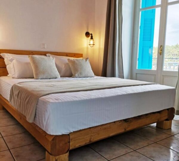 Seamore Pension στο Γαλαξίδι-Διαμονή με άνεση και θέα στη Φωκίδα