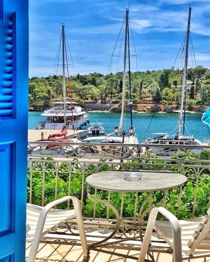 Seamore Pension στο Γαλαξίδι-Διαμονή με άνεση και θέα στη Φωκίδα