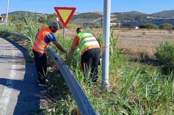 Εργασίες αντικατάστασης στηθαίων ασφαλείας και πινακίδων